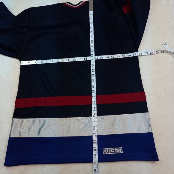 Vintage 90s CCM Vancouver Canucks Orca NHL Hockey Jersey Mens M - Picture 7 of 7